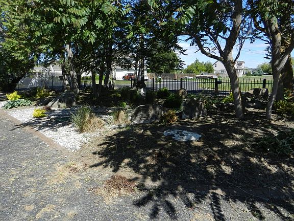 4th image of 1971 Melody Ln NE