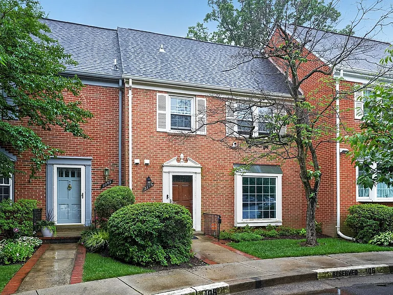 2204 N Tuckahoe St — Photo 1