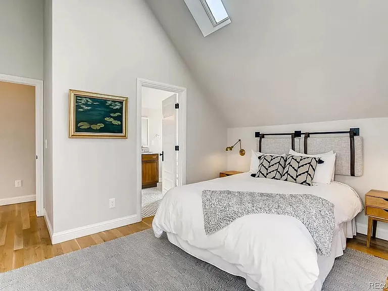 774 N Lafayette St — Photo 14