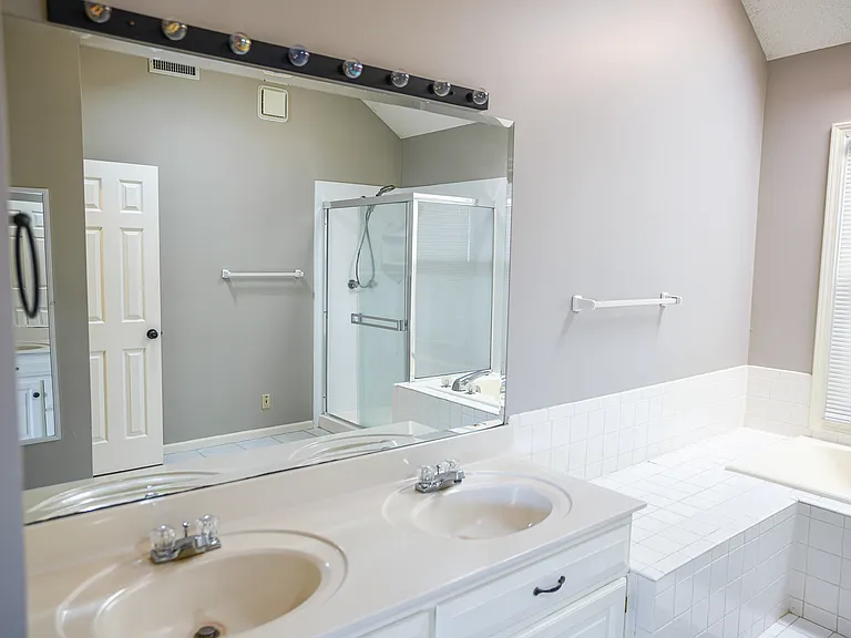 3636 Winchester Dr — Photo 9