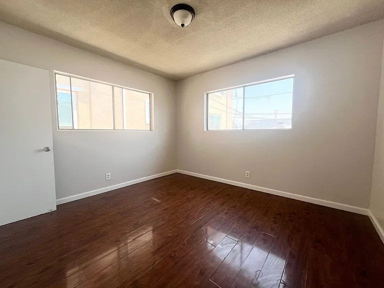 7238 - 7246 N Lotus Ave — Photo 17