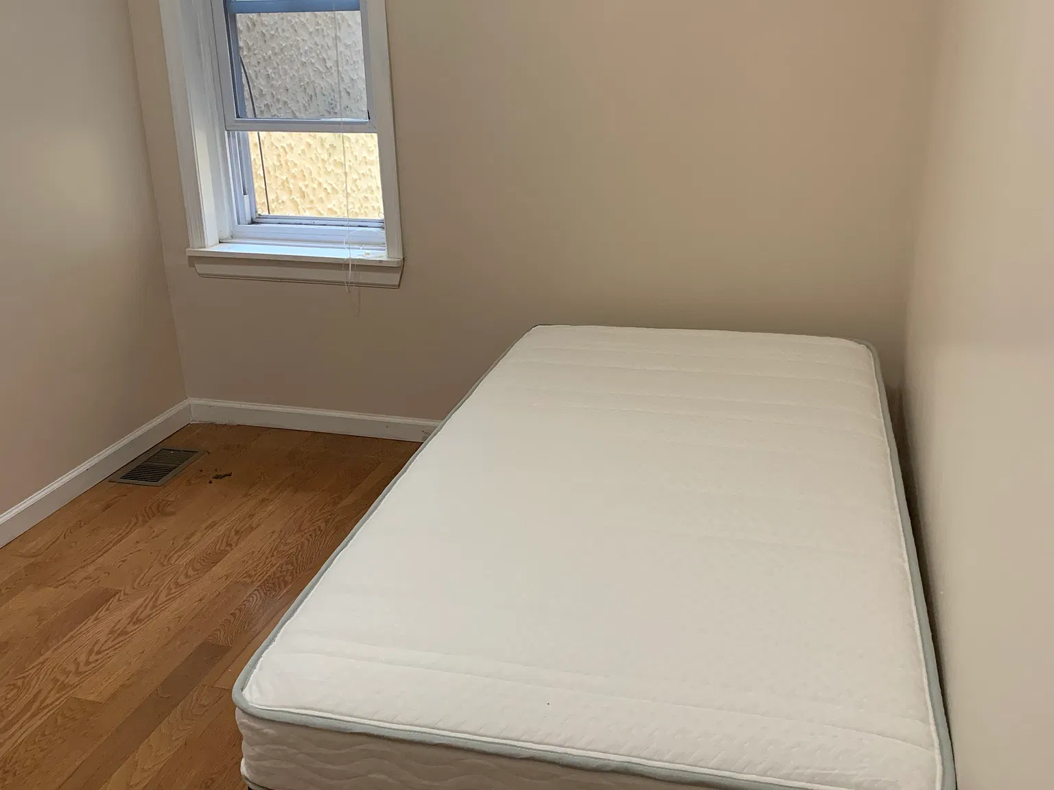 3 bed, 1316 sqft, $1,900 — Photo 3
