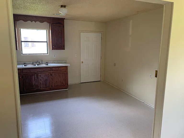 909 Chesson St — Photo 10