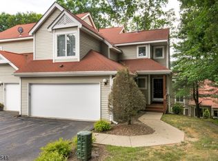 15 Heritage Ct, Oak Ridge, NJ 07438