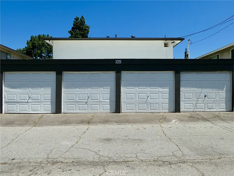 966 W Pine St — Photo 21