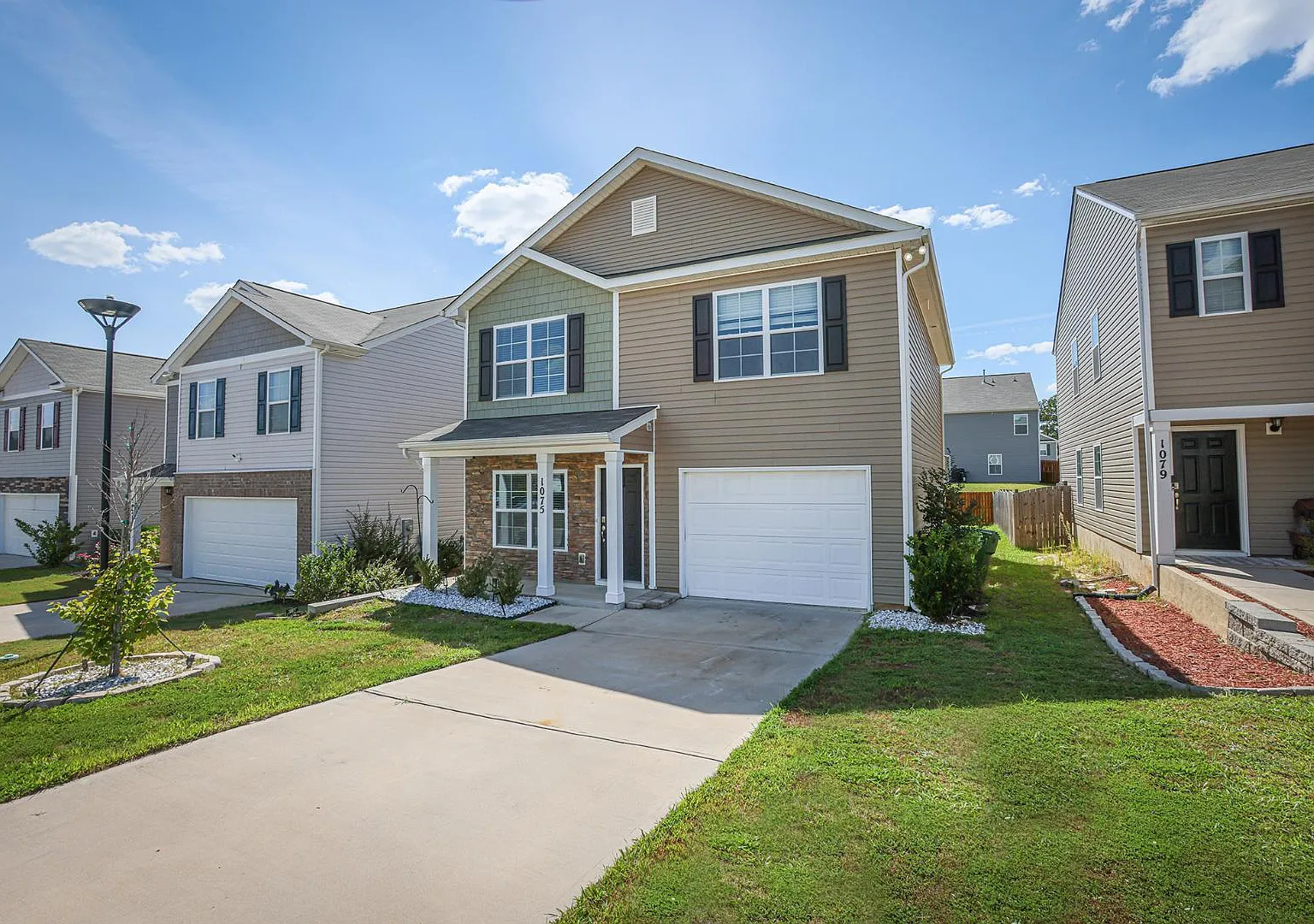 1075 Belmont Green — Photo 3
