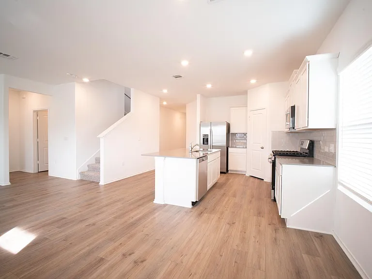 10705 Steinbeck Dr — Photo 2