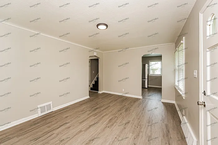 5493 Thomas St — Photo 6