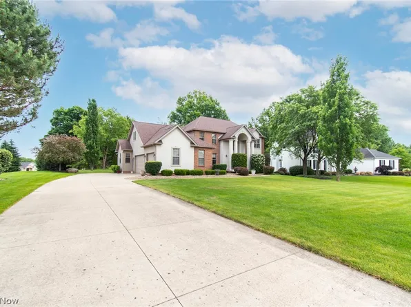 1510 Fox Den Trl, Canfield, OH 44406