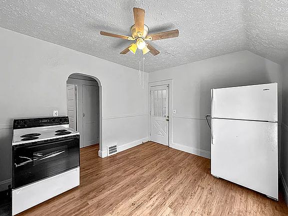 4th image of 3557 W 46th St #Up