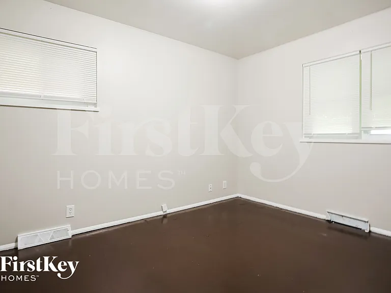 8820 Manchester Ave — Photo 12