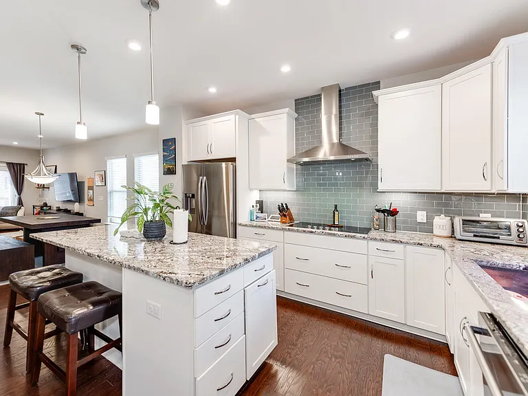 16031 Roscoe Ln — Photo 13