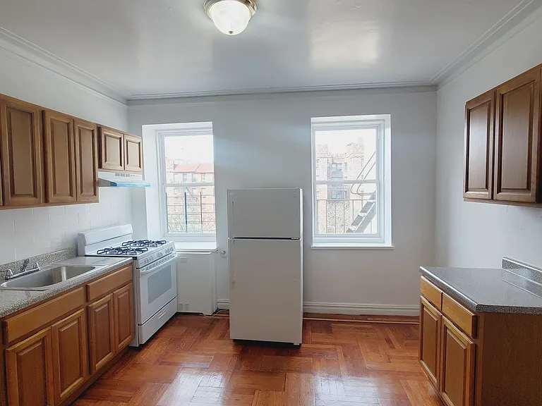 711 Walton Ave #4J — Photo 1
