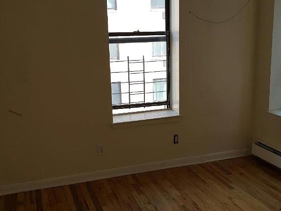 3rd image of 514 Tinton Ave APT 11N
