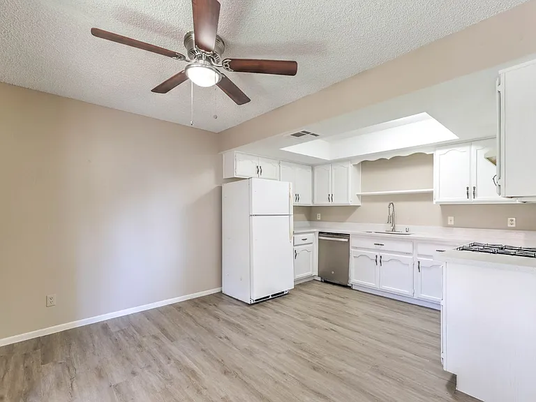 6647 W Tropicana Ave #102 — Photo 12