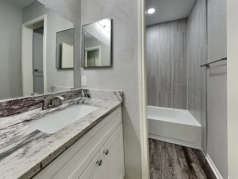 7701 Seascape Dr — Photo 3