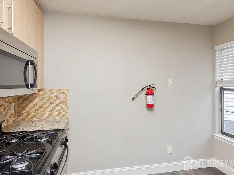 208 Sunshine Ct — Photo 12