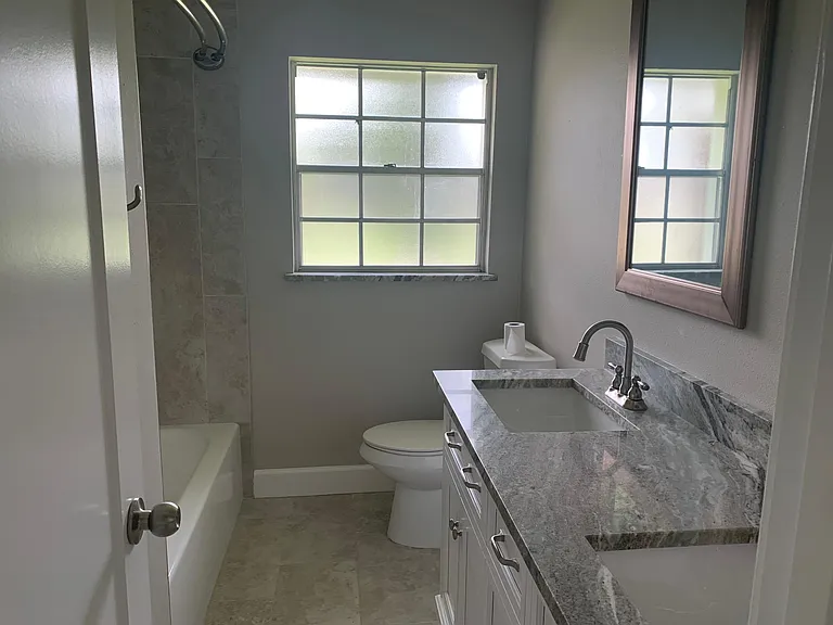 7674 Glenmoor Ln — Photo 3