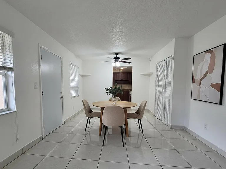 1201 SW 52nd Ave #202-2 — Photo 9
