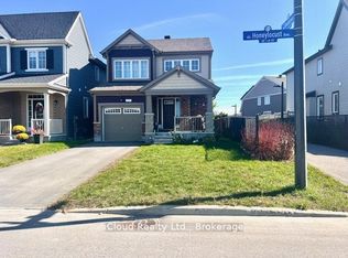 521 Honeylocust Ave, Ottawa, ON K2V 0K9