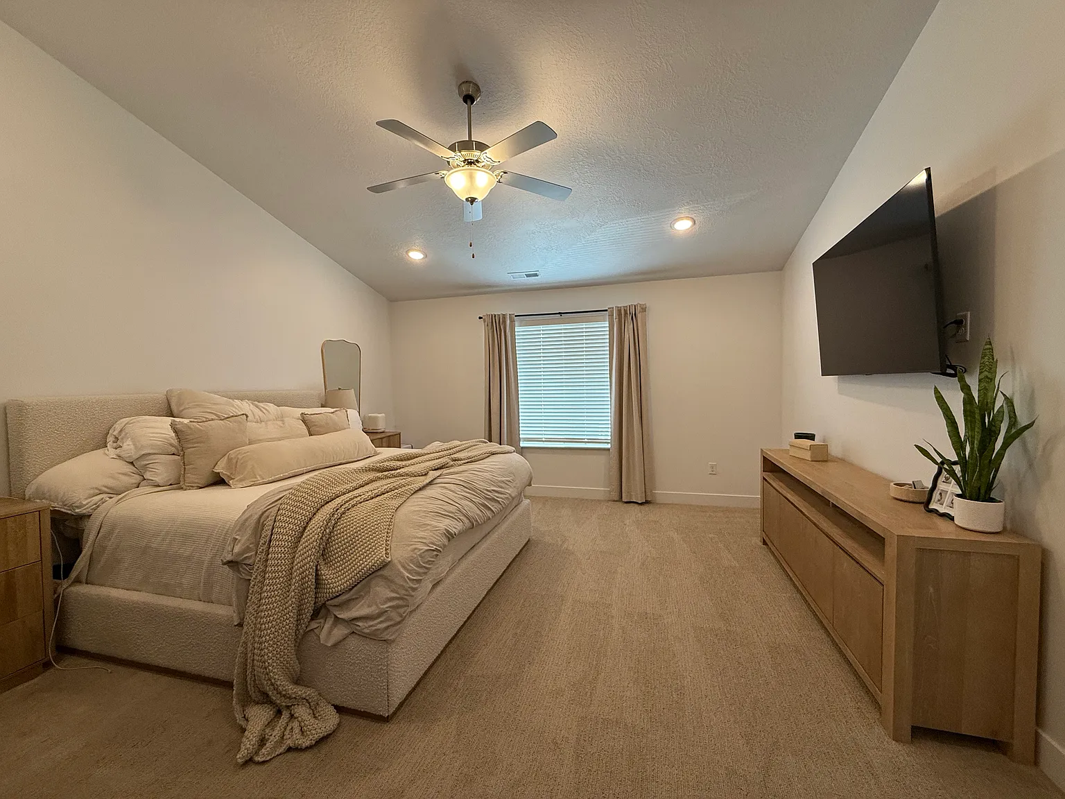 4 bed, 3.5 bath, 2650 sqft, $2,800 — Photo 1