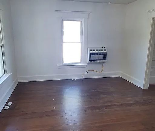 2nd image of 1118 W Webster St