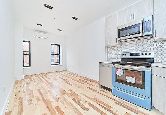 3rd image of 1014 Fulton St #3A