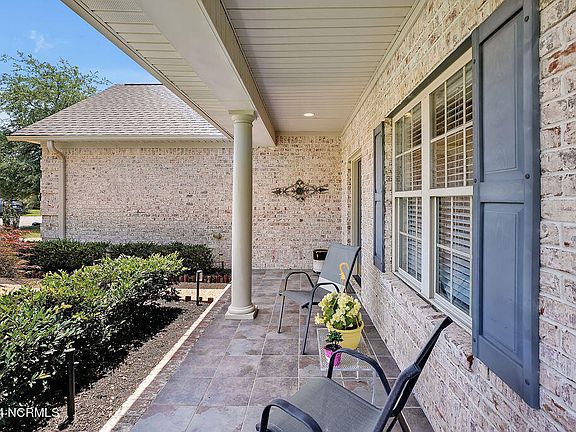 2nd image of 1116 Larchmont Court