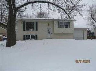 5232 Englewood Dr, Godfrey, IL 62035