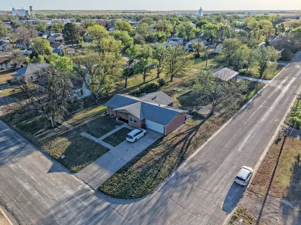 334 S 3rd St, Osborne, KS 67473