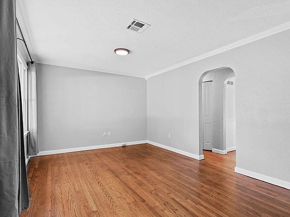4th image of 1136 Marine St