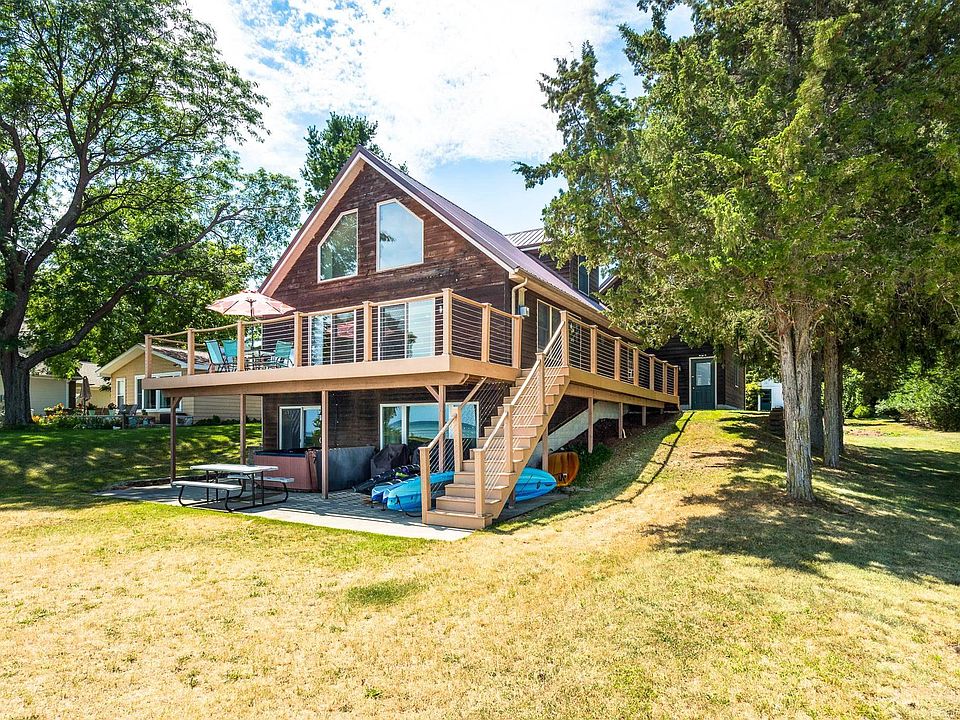 1422 N Lakeshore Rd, Port Sanilac, MI 48469 | Zillow