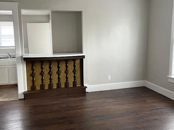 4th image of 418 Shelby St