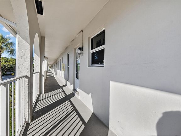 5th image of 250 NE 20th Street #2270