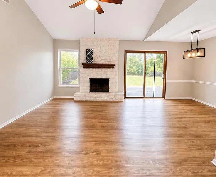 1301 Shenandoah Dr — Photo 3