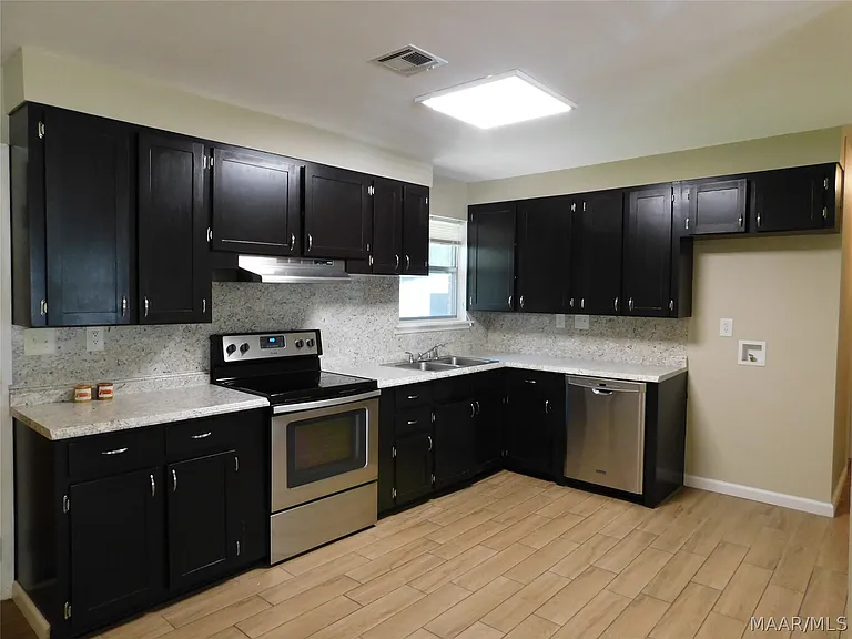 733 Gillespie St — Photo 11