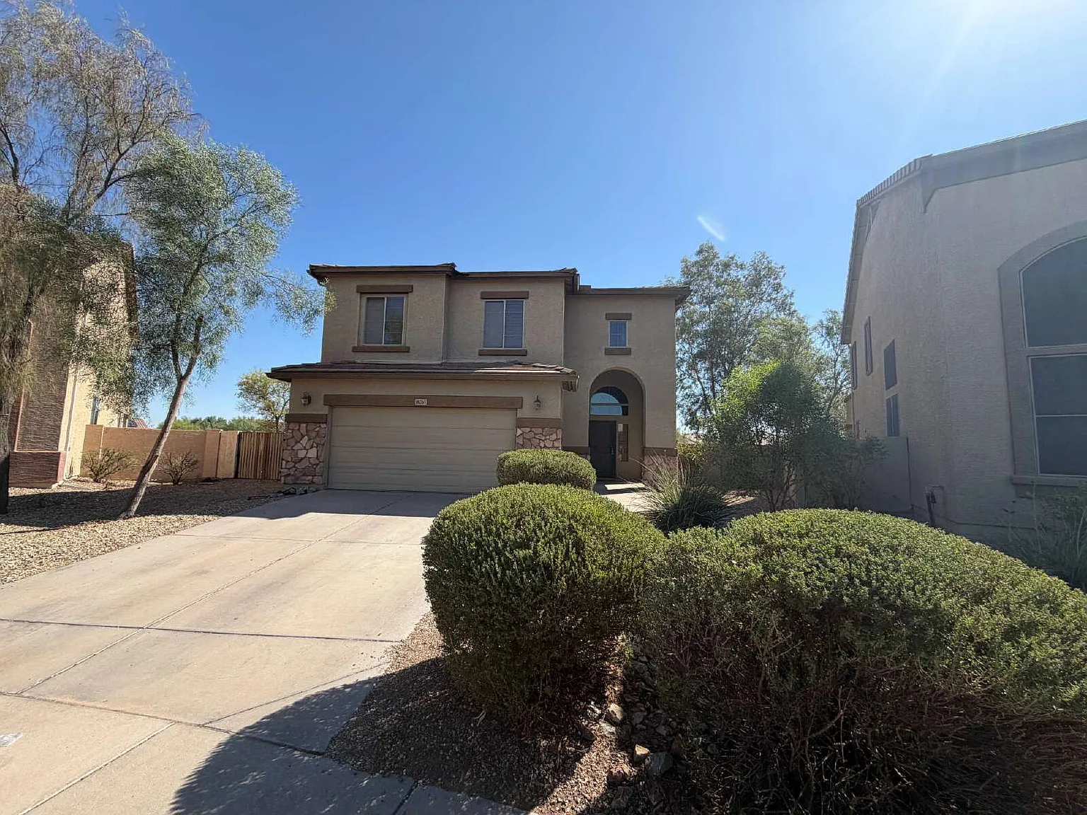 4 bed, 2.5 bath, 2691 sqft, $2,295 — Photo 2