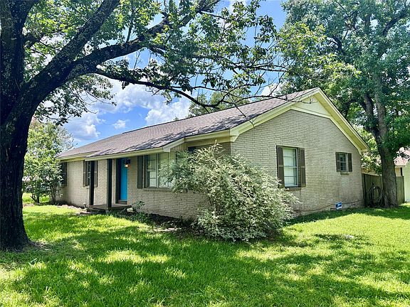 3rd image of 620 W Houston St