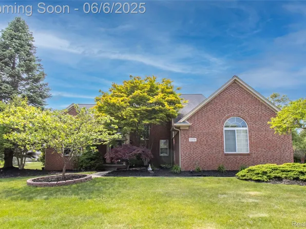 2578 River Woods Dr N, Canton, MI 48188