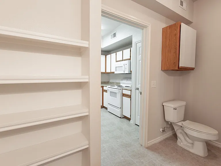 Town Square Apartments — Photo 20