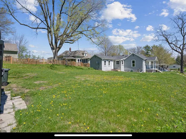 705 W 17th St — Photo 15