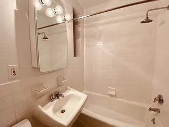 Rented by Metropolis Real Estate of Manhattan