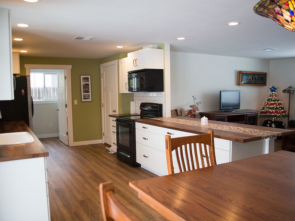 1st image of 3056 Monterey Dr