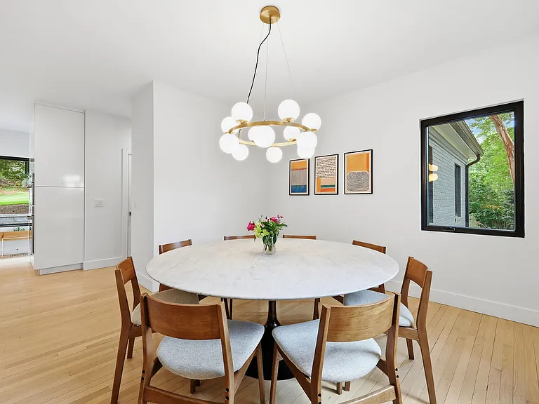 101 Pearson St — Photo 8
