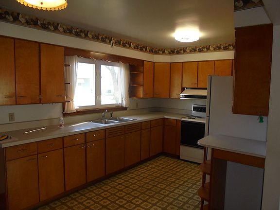 4th image of 810 Sunset Dr