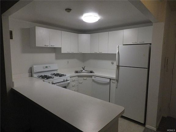 5th image of 1376 Midland Ave APT 306