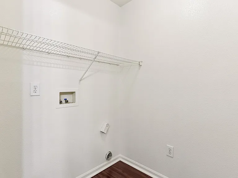 Broadway Village Apartments — Photo 41