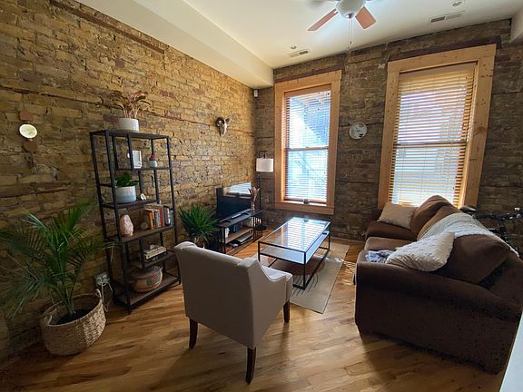 5th image of 936 N Wolcott Ave APT 1R