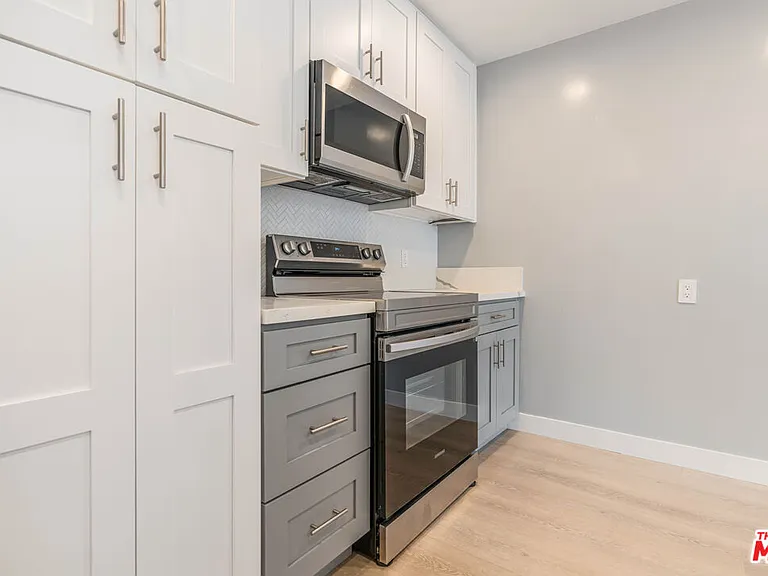 6275 Canterbury Dr #210 — Photo 13