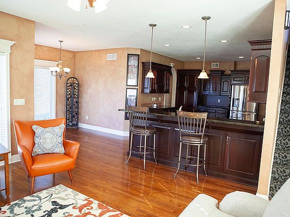 5th image of 10408 N Helena Ave
